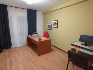 Mobiliario de oficina: mesas y sillas