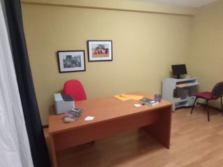 Mobiliario de oficina: mesas y sillas