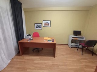 Mobiliario de oficina: mesas y sillas