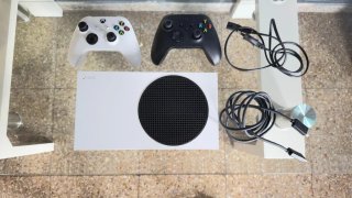 Xbox Series S + 2 mandos y cables