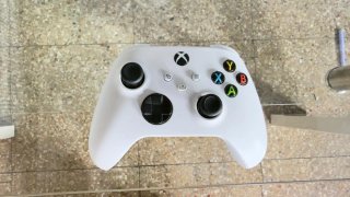 Xbox Series S + 2 mandos y cables