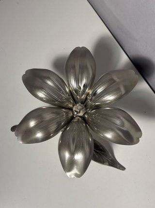 Cenicero vintage metálico forma de flor plateado