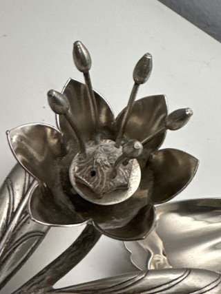 Cenicero vintage metálico forma de flor plateado