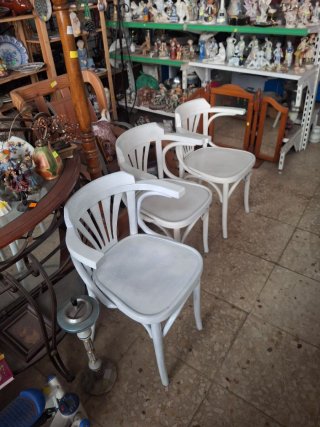 25 Sillas de madera Thonet