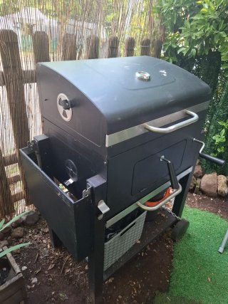 Barbacoa Negra y Plateada