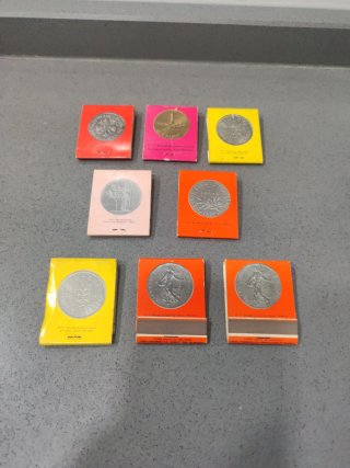 Collezione di 8 scatole di fiammiferi "Monete del Mondo"