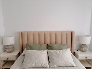 Cabecero de marca Banak, tapizado de 180cm
