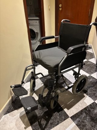 Silla de ruedas + Cojín antiescaras (A ESTRENAR)