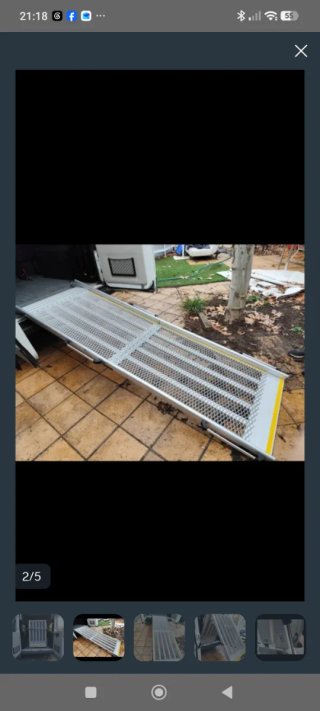Rampa pieghevole per sedie a rotelle
