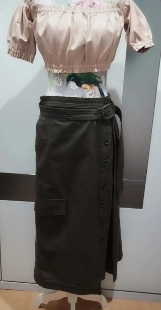 Falda estética militar. Colección SRPLS Zara.