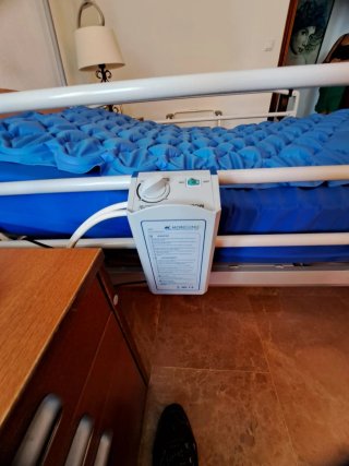 Cama Geriátrica Eléctrica y Colchón Antiescaras