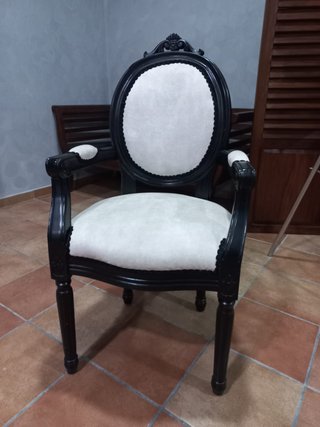 Silla elegante de madera