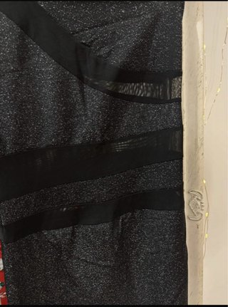 Vestido Negro con Paneles de Transparencias