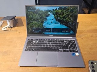 SAMSUNG BOOK 4 15.6" i7 1700 MHz 16GB 512GB SSD