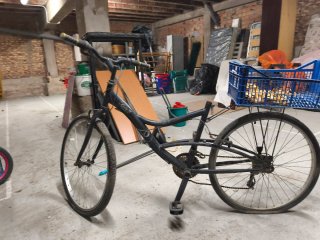 Bicicleta de paseo negra Bh country sin sillín