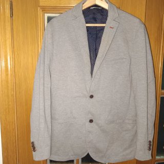 Chaqueta moderna gris hombre