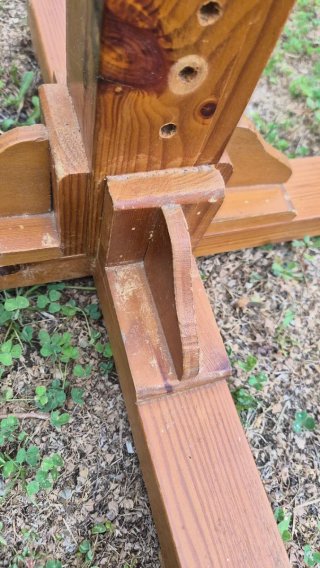 Soporte madera encaje de bolillos.