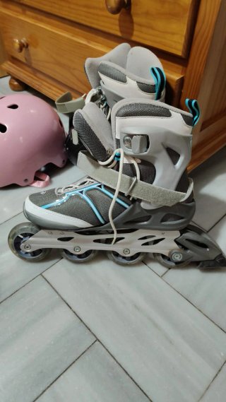 Kit completo de patines en línea y complementos.