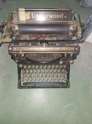 Máquina de escribir Underwood antigua