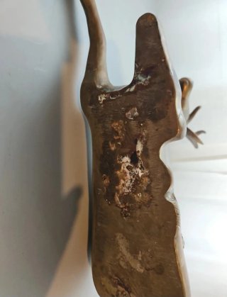 Figura ciervo bronce sentado