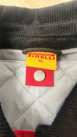 Chaqueta Pirelli Roja de colección nueva