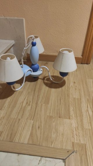Lámpara de 3 brazos azul y blanco