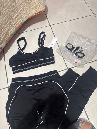 Completo Alo Yoga Nero