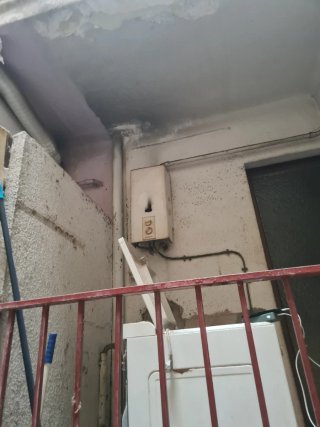 Fontanero profesional con 18 años de experiencia.