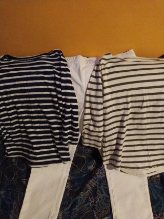 Set 2 maglie a righe + pantaloni bianchi