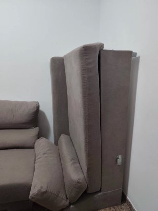 Sofá modular L de tela gris no tiene ni un año