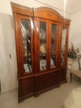Vitrina Clásica Marquetería Cerezo Cristal