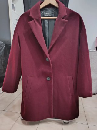 Abrigo largo Stradivarius Talla S granate