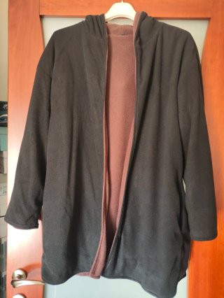 Cardigan in pile con cappuccio