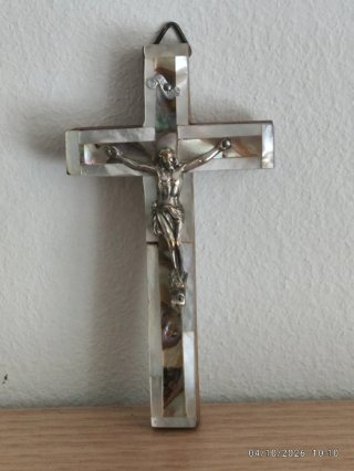 Crucifijo Vintage de Madera y Nácar