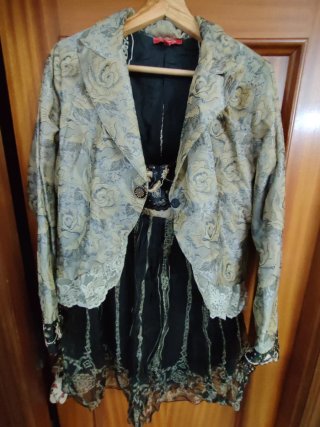 Conjunto de Falda y Chaqueta Estampado