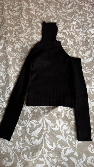 Top Negro de Cuello Alto Talla S