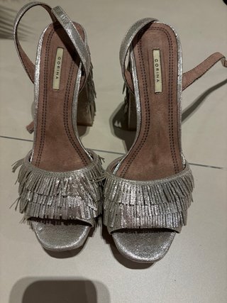 Zapatos de tacón Corina plateados con flecos
