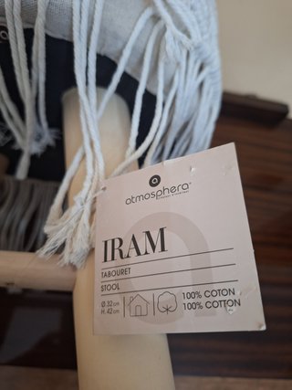 Taburete de Madera con Asiento de Macramé