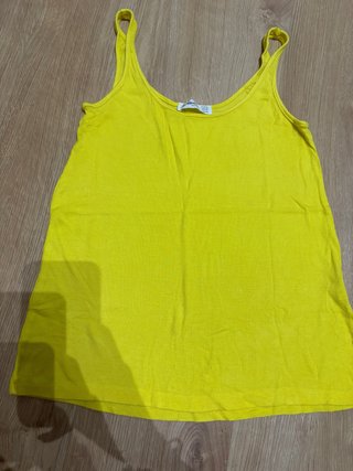 Camiseta de tirantes amarilla Pull&Bear