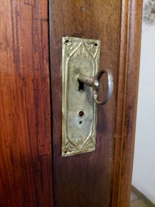 Armario Ropero Antiguo de Madera con Espejo