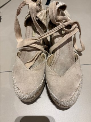 Alpargatas beige con lazo