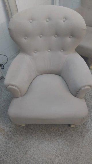 Sillón beige de tela