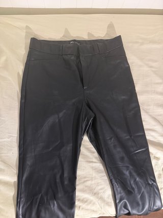 Pantalón de cuero negro Zara