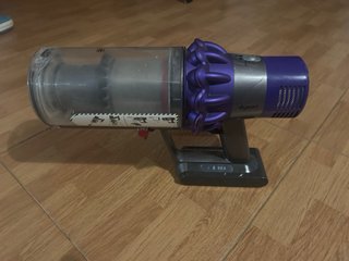 Cuerpo Aspirador Dyson V10. Sin batetia