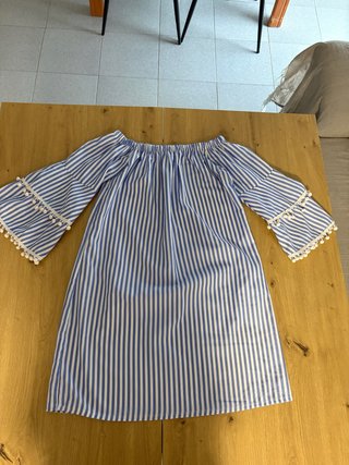 Vestido de rayas con pompones