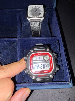 Relojes Casio y Lotus, Escuch