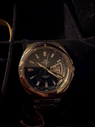 Relojes Casio y Lotus, Escuch