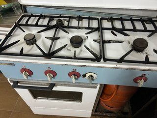 Lote de Cocina de Gas Butano con Horno y mesita