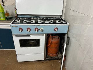 Lote de Cocina de Gas Butano con Horno y mesita