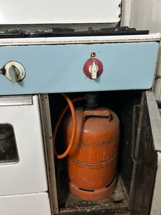 Lote de Cocina de Gas Butano con Horno y mesita
